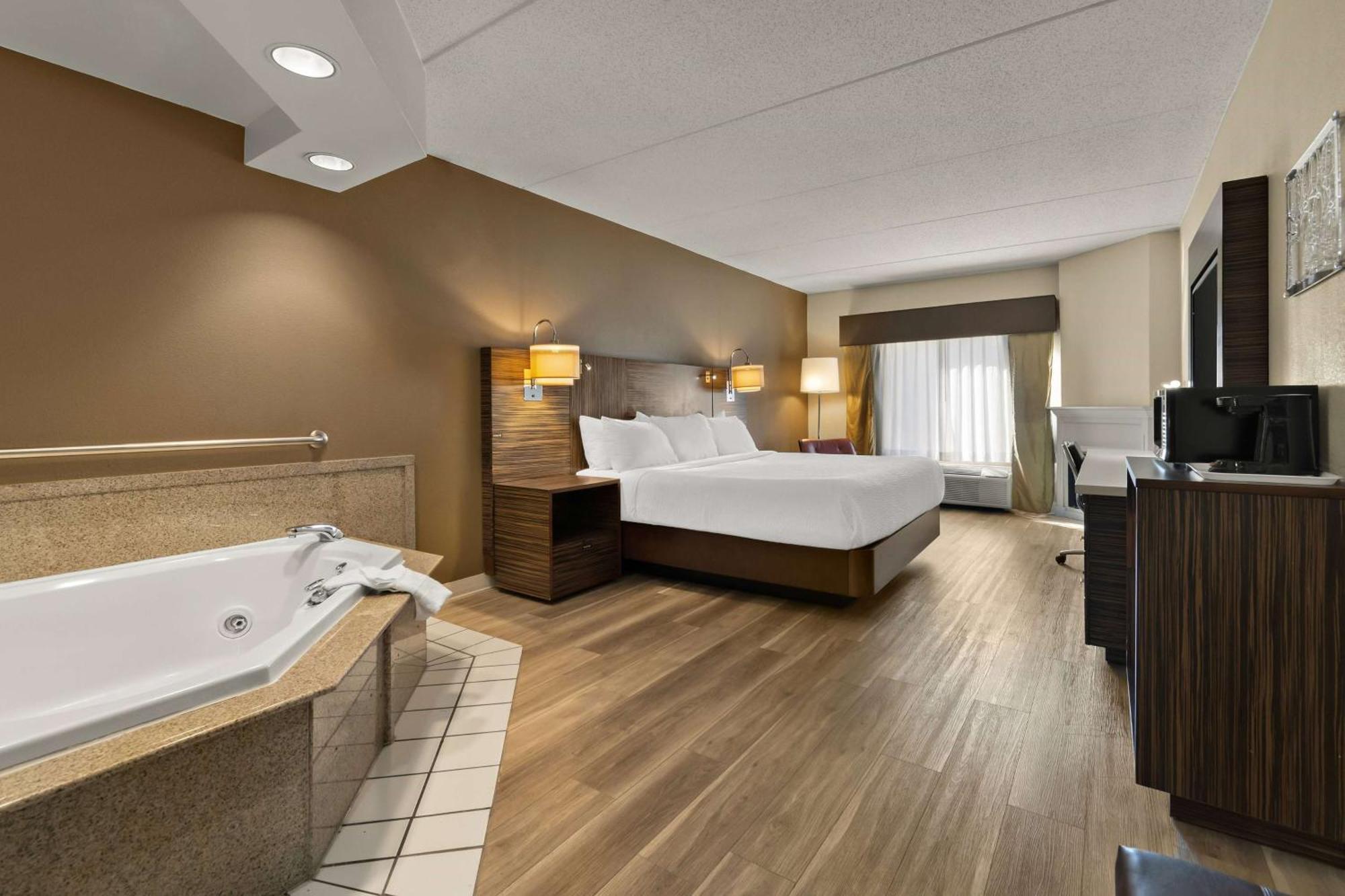 Ramada By Wyndham Harrisburg/Hershey Area Экстерьер фото