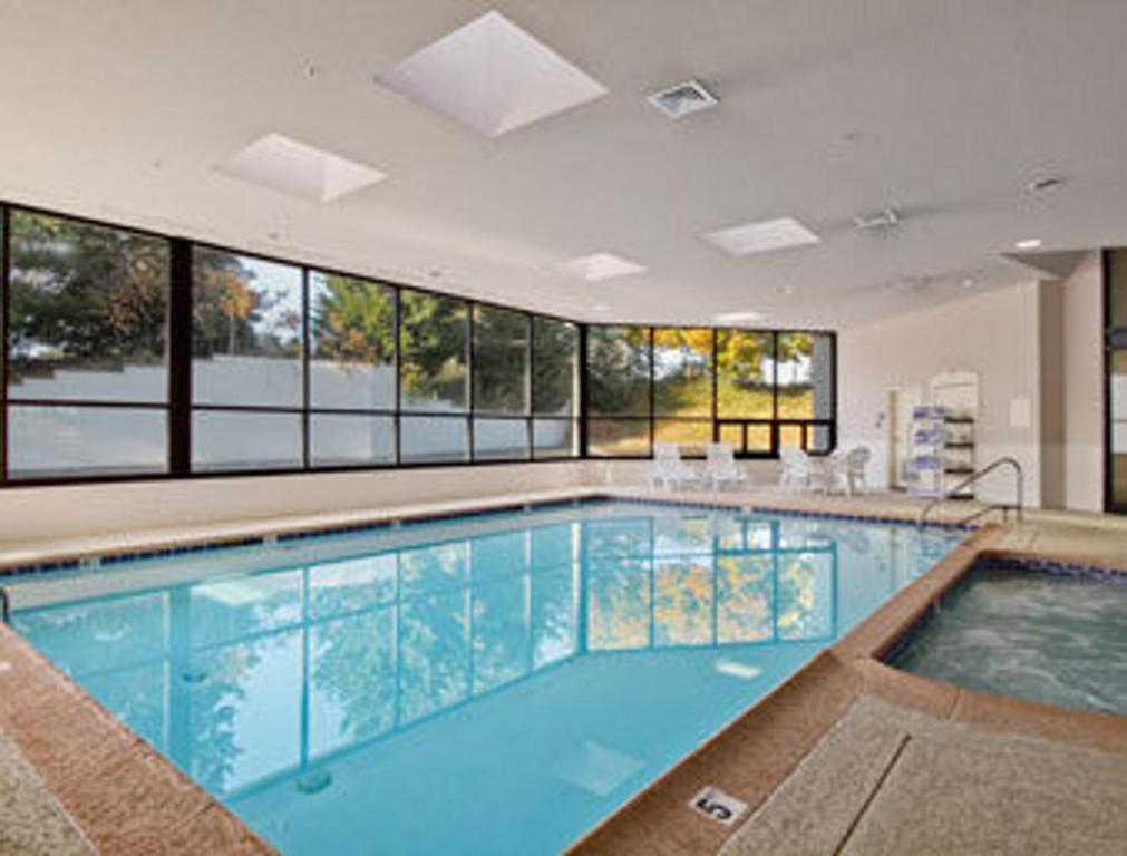 Ramada By Wyndham Harrisburg/Hershey Area Экстерьер фото
